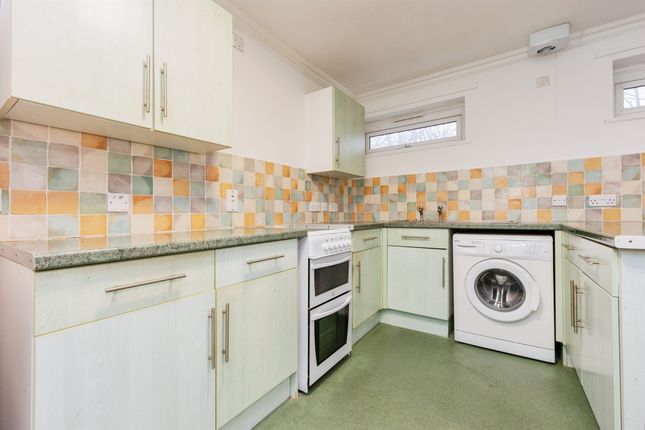 Flat 66, Poplar Court, Quarry Road, Huddersfield photo 4