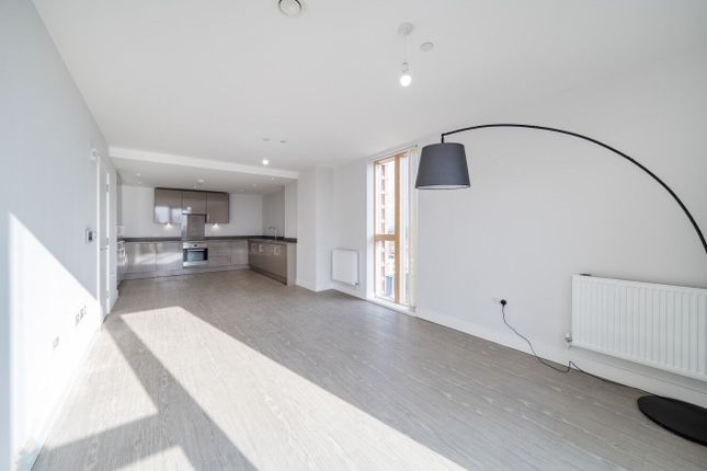 84, Meridian Heights, London photo 2