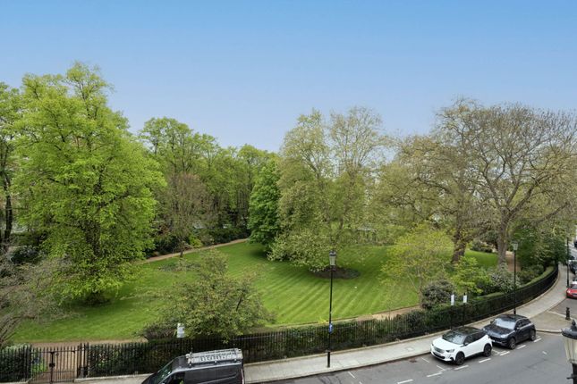 Flat for sale in Royal Crescent, Holland Park