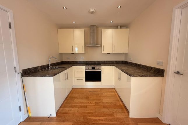 Flat 9 Glenwood Court 63, Lothair Road, Luton photo 2