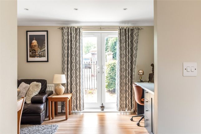 1, Swan Court, Edenbridge photo 4