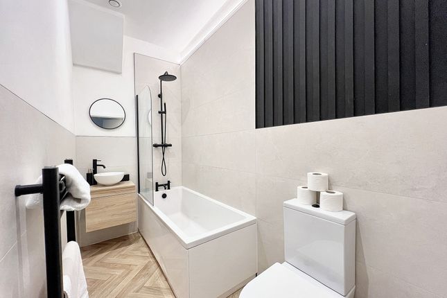 7 Trafford Road, Manchester photo 3
