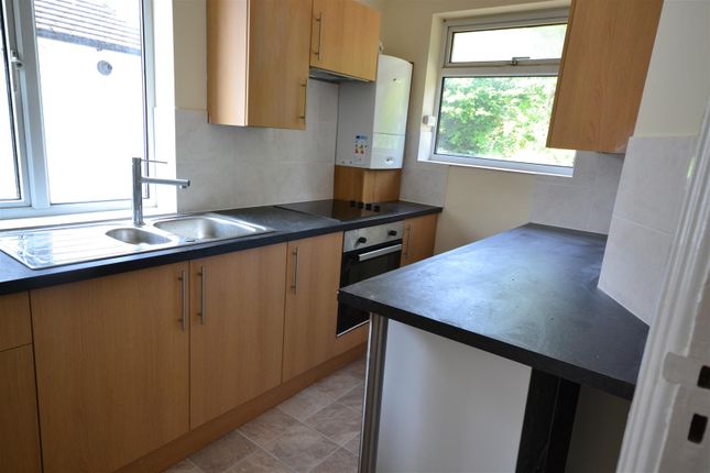 Maisonette to rent in Courtlands Drive, Watford, Herts