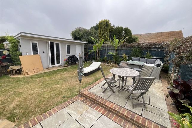 Edith Avenue North, Peacehaven photo 3