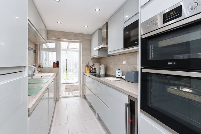 9, Catherine Close, Hemel Hempstead photo 4