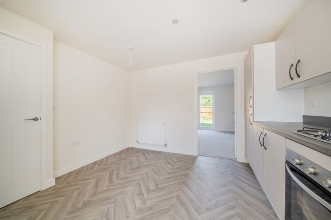 Taylor Way, Gedling, Nottingham photo 4