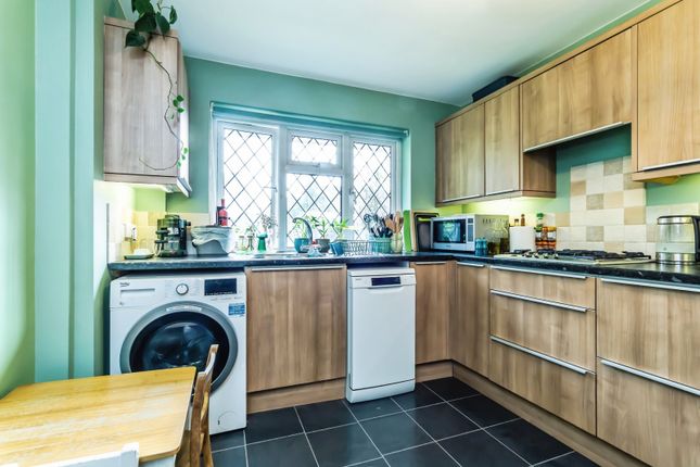 62, Lagham Park, Godstone photo 4