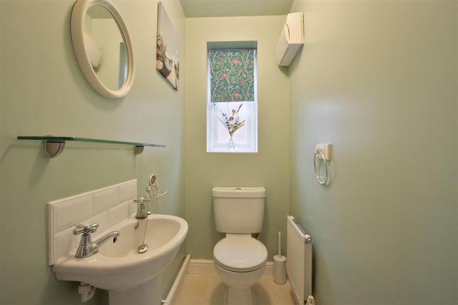 26, West Croft Drive, Chesterfield photo 4
