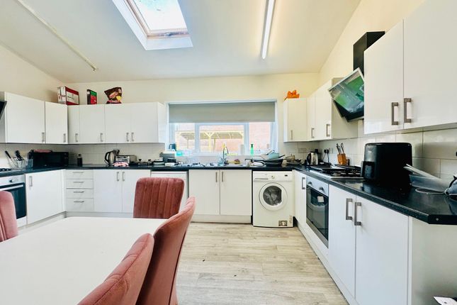 145 Harlaxton Drive, Nottingham photo 3