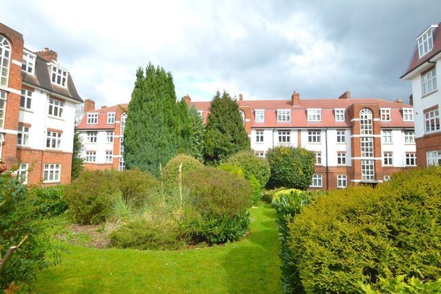 Flat to rent in Highland Road, Crystal Palace