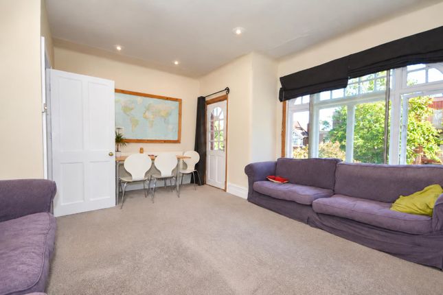 351, Kingston Road, London photo 4