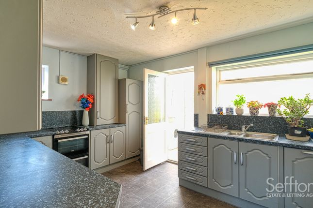 48 Blenheim Crescent, Norwich photo 2