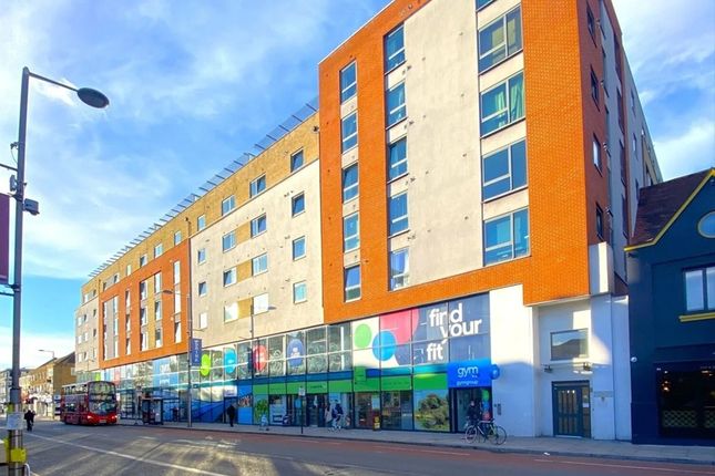 2-bed flat on Lovelace House, Uxbridge Road , Ealing, £475,000