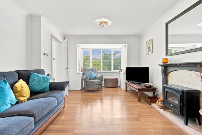 60, Laburnum Way, Rayleigh photo 4