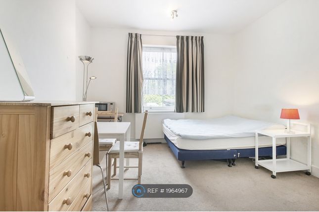 Thumbnail Room to rent in West Cromwell Road, London