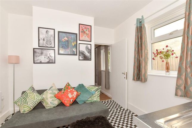 Lounge/ Kitchen