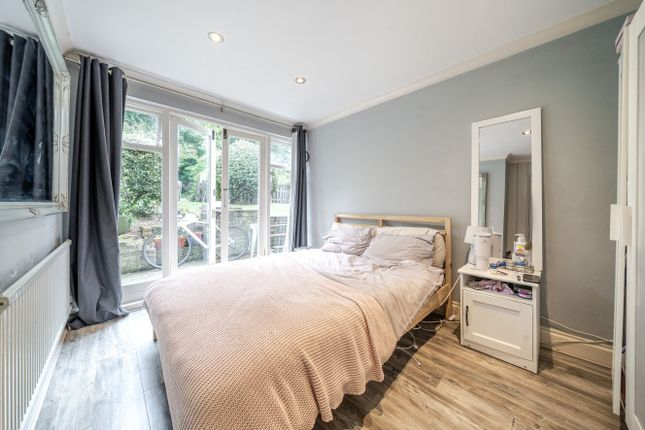 11b, Gauden Road, London photo 4