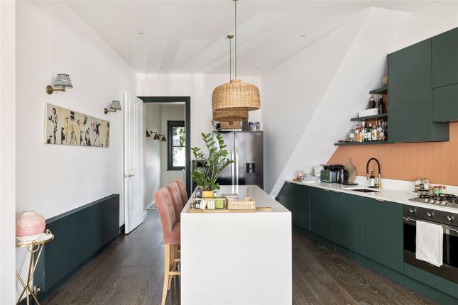 Flat for sale in Portobello Road, Notting Hill