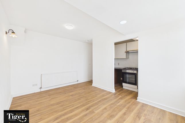 Flat 5, 94, Beach Road, Thornton-Cleveleys photo 2