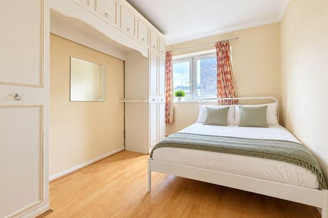 Flat 21 Breton House,, St Saviours Estate, Southwark photo 2