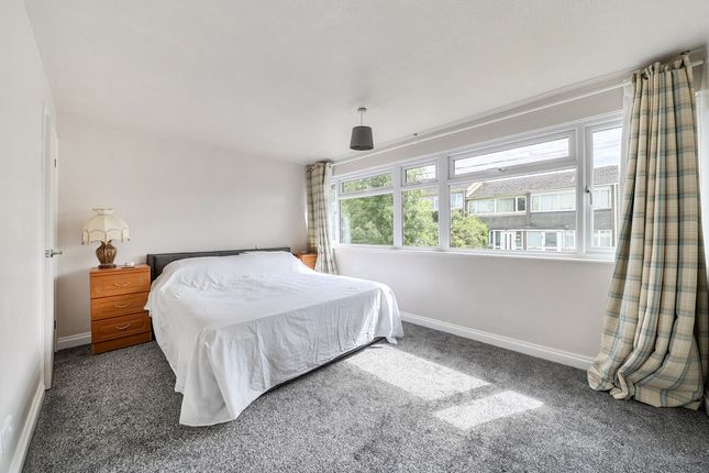 30, Falkland Garth, Newbury photo 4