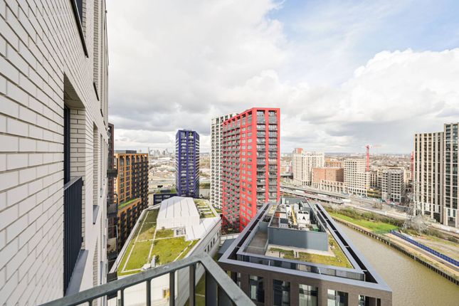 Flat for sale in Botanic Square E14, Canning Town, London,