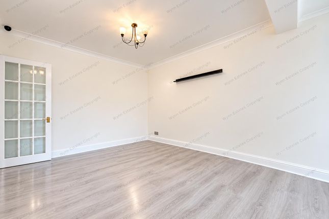24, Burnham Gardens, Hounslow photo 4