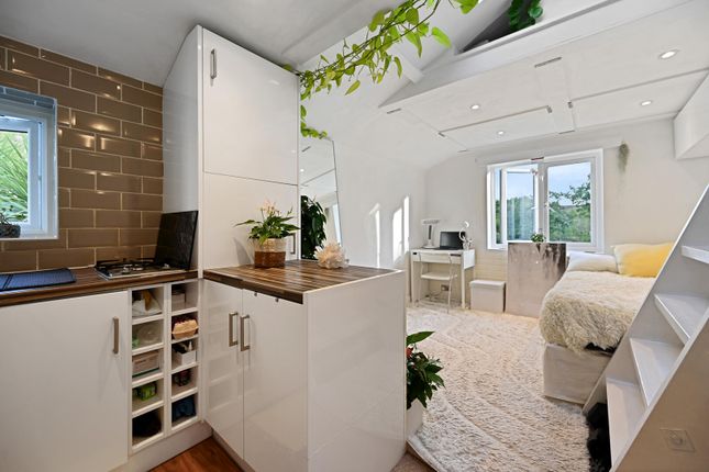 Rcaya- 251 Queens Road- Kitchen, Bedroom 3 (1).Jpg