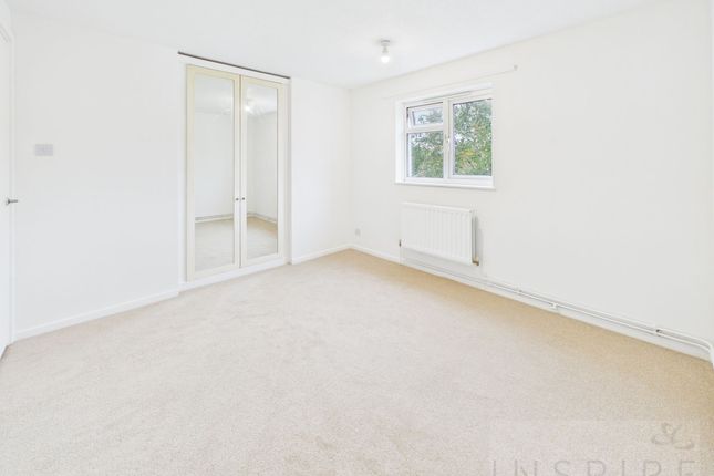 4 Ivory Walk, Crawley photo 3