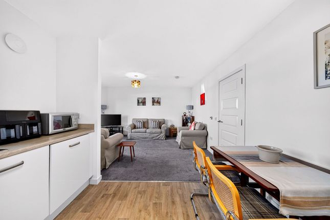 Flat 2, 3 Langwill Place, Currie photo 4