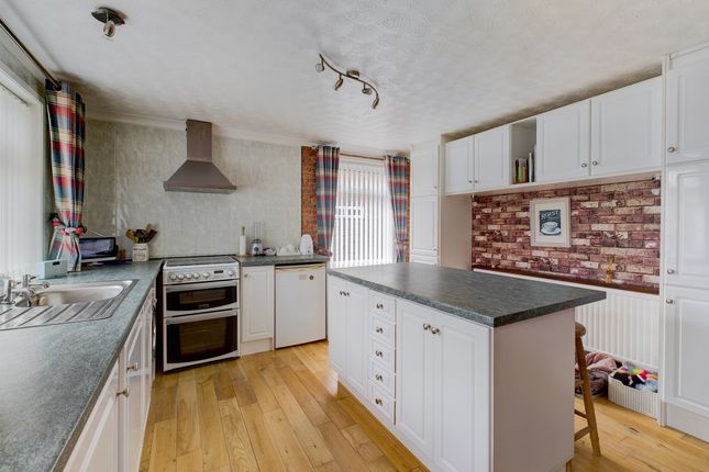 Thumbnail Bungalow for sale in Holmes Lane, Hull
