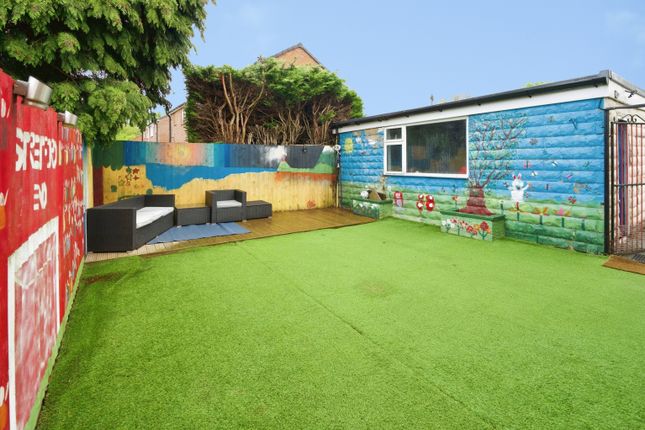 31, Crossley Lane, Huddersfield photo 2