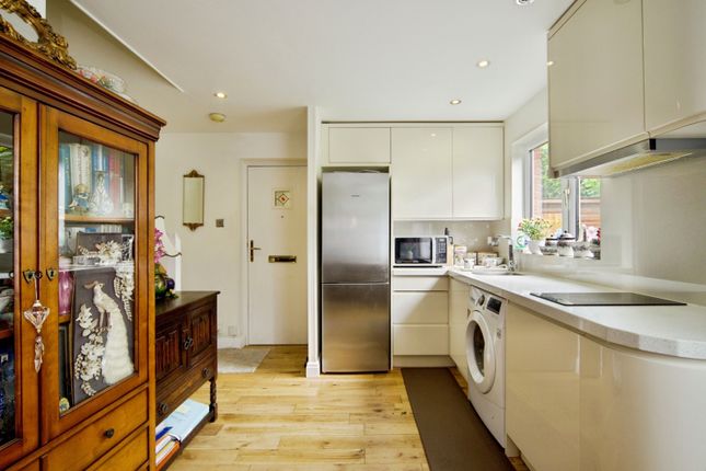 11, Mitchell Walk, London photo 3