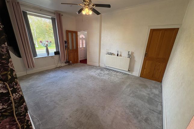 Bradford Road, Batley photo 4