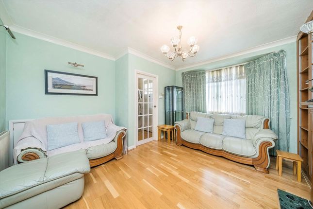 56, Fullers Way North, Tolworth photo 2