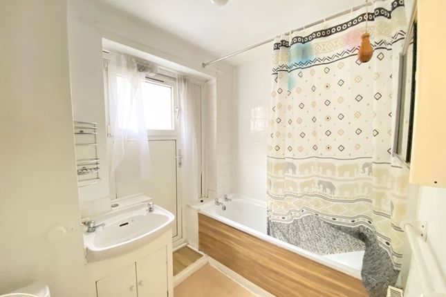 99, Roman Way, Enfield photo 3