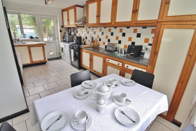 95, Priorsdean Crescent, Havant photo 3