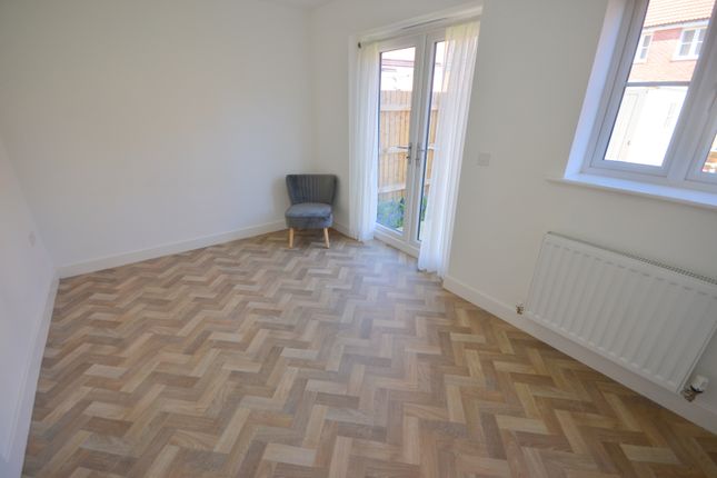 15, Bytham Close, Grimsby photo 5