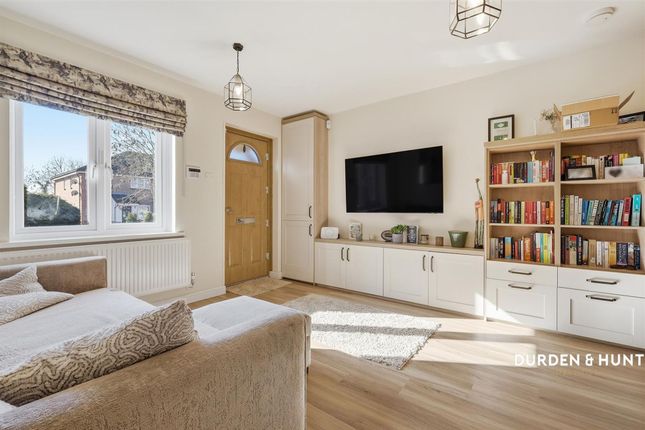 6 Maybury Close, Loughton photo 3