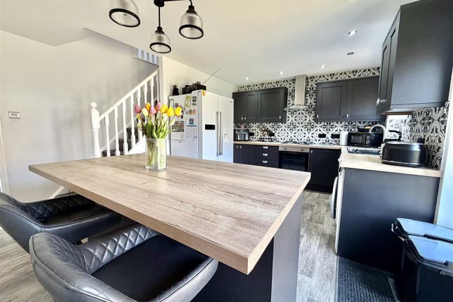 29, Highfell Rise, Keighley photo 2