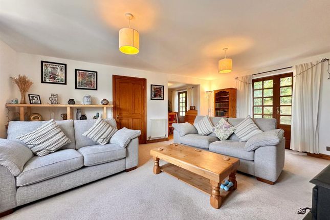 10, Orpington Court, Tiverton photo 3
