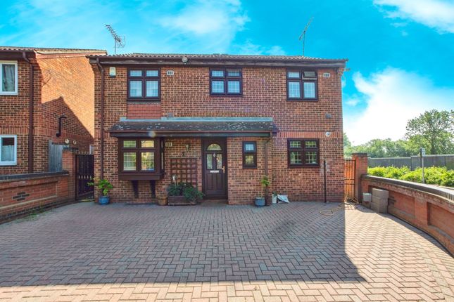 Thumbnail Detached house for sale in Manor Way, Grays
