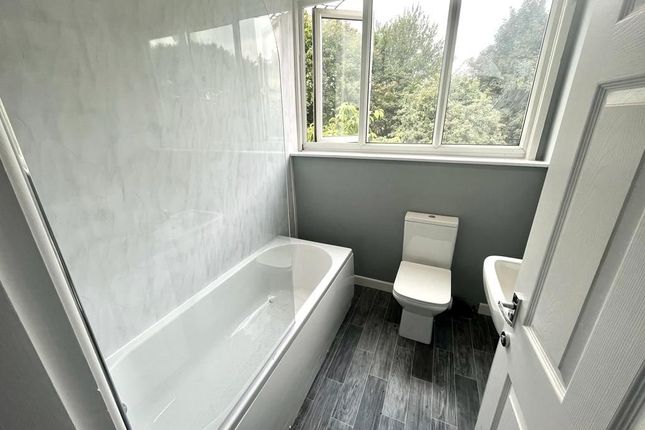 13 Knowle Avenue, Leeds photo 5