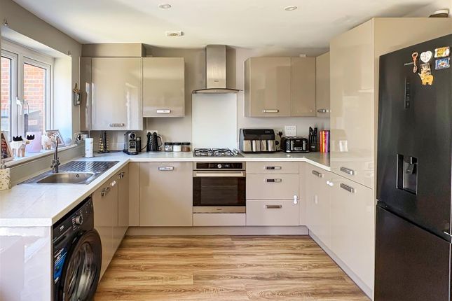 33, Linseed Way, Arundel photo 2