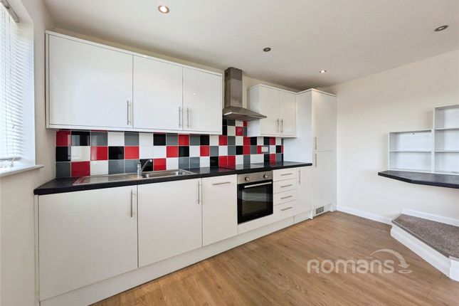 4, Fleetham Gardens, Reading photo 4