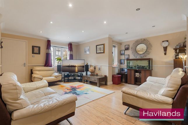 81A, Barrowell Green, London photo 3