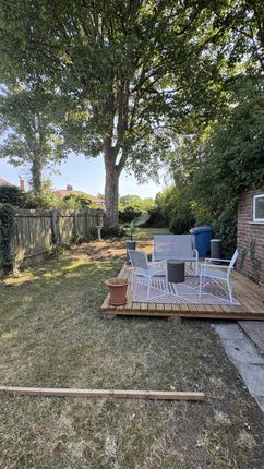 82 Eastmount Avenue, HULL photo 2