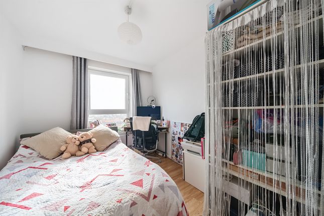 Flat for sale in Bowyer Street, London