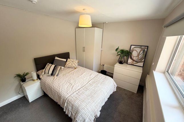 Room 8, DROITWICH photo 2