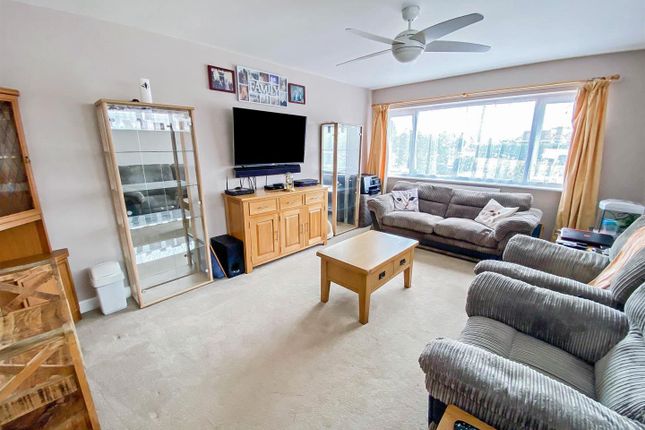 28, King Georges Avenue, Great Yarmouth photo 2